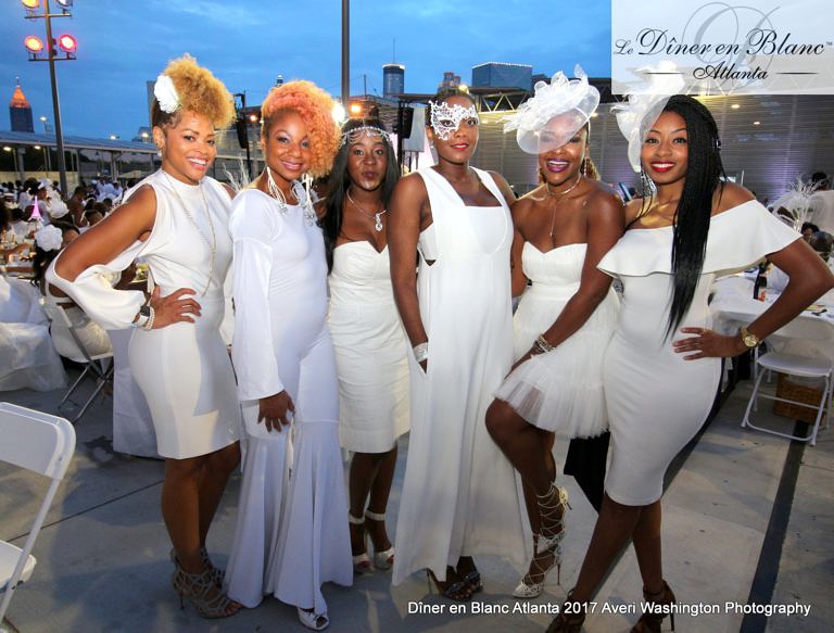 What To Wear To Diner En Blanc Your Guide To The Secret All White Dinner Party 3137